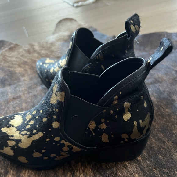 Django & Juliette Women's Cobys Pony Hair Bootie - Picture 7 of 11